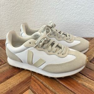 Veja RIO BRANCO ALVEOMESH Womens Natural Size 7